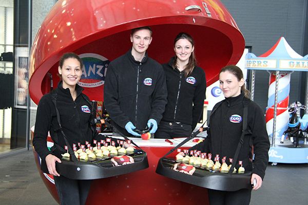 Instore sampling Kanzi Appels door Fruitmasters