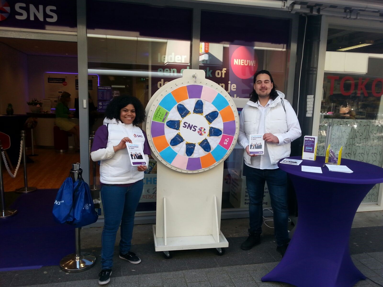 Heel normaal! Flyerteam SNS bank