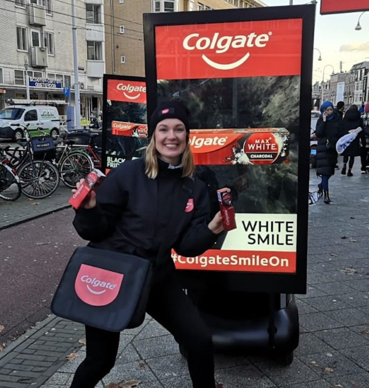 COLGATE BLACK CHARCOAL